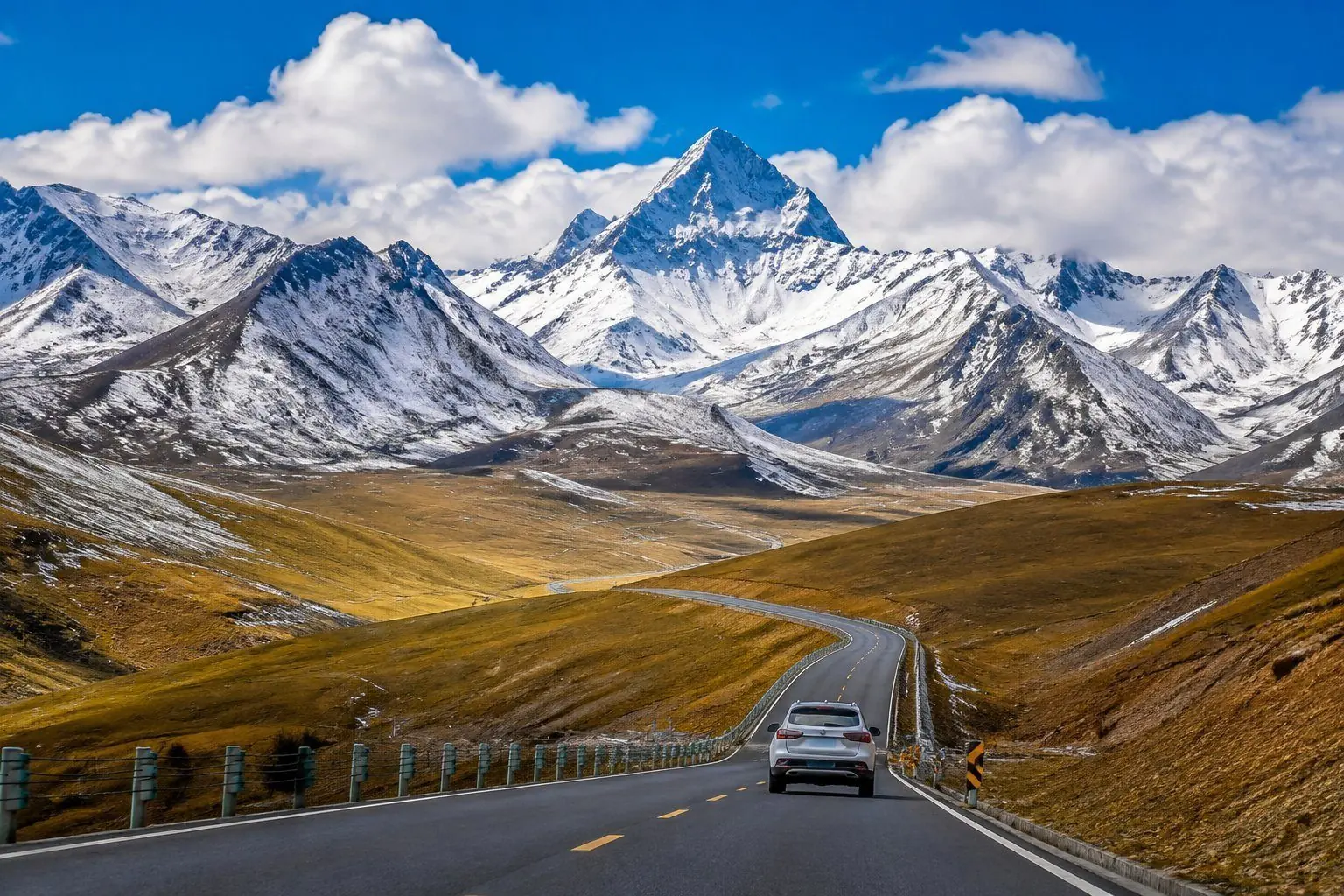 青海雪山公路冬季风光